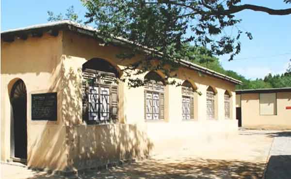 机关党员干部在西柏坡党性教育基地