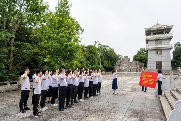 干部红色教育夯实